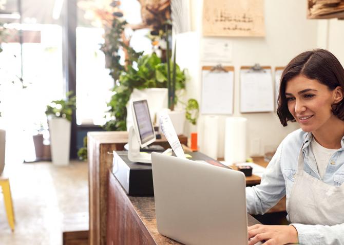 sales woman on laptop